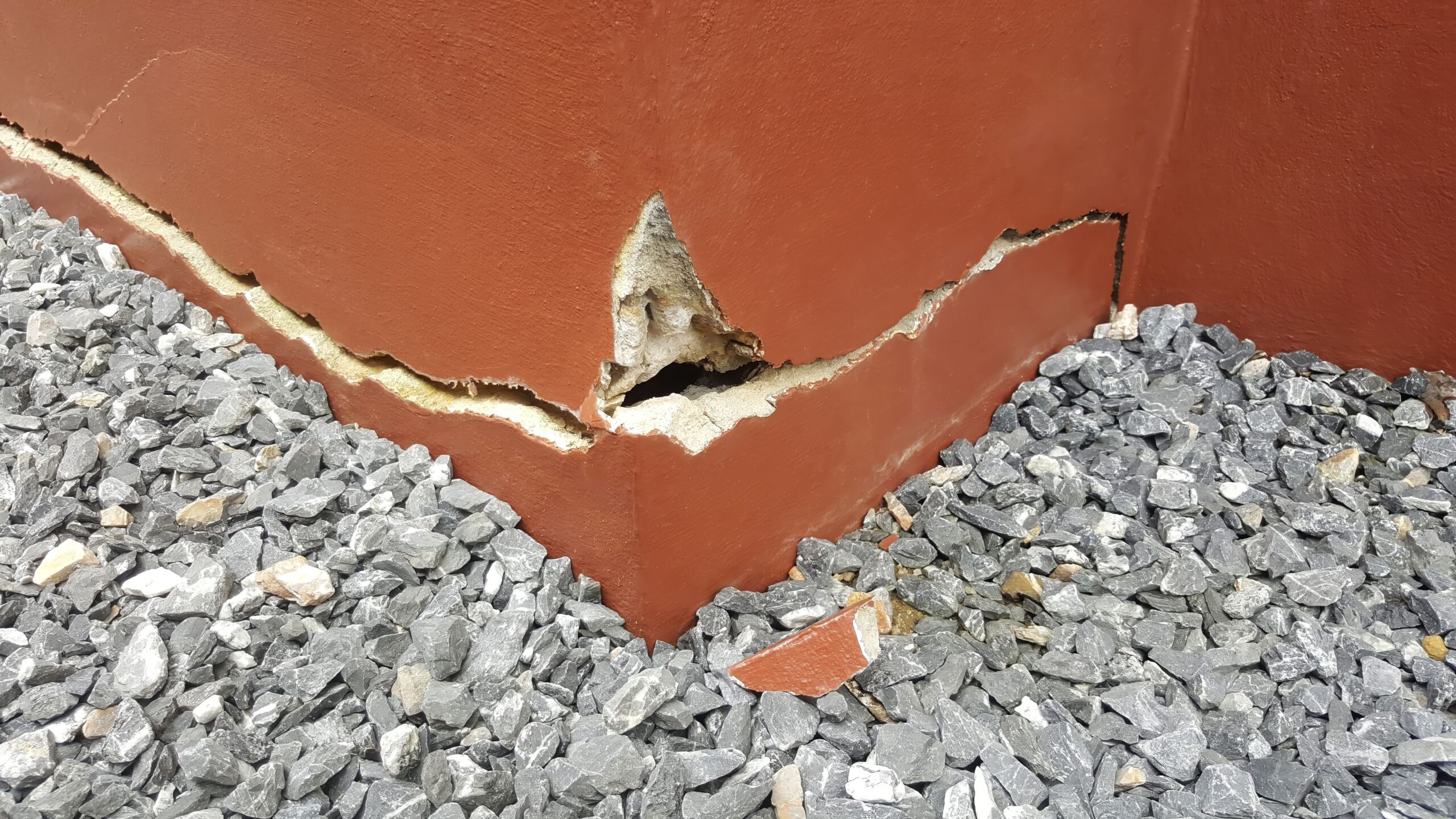 Cracks in foundation walls are common foundation issues in older homes. 
