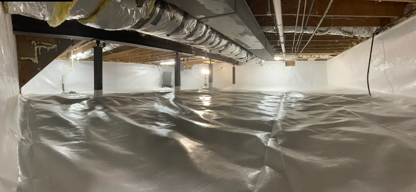 Encapsulated crawl space with sealed walls and floors